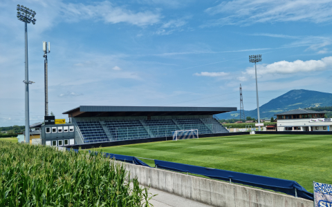 Unterbergarena / Das Goldbergstadion / SV Grödig -Stadionkoorts